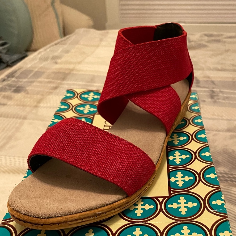 Charleston Peri Red Sandal